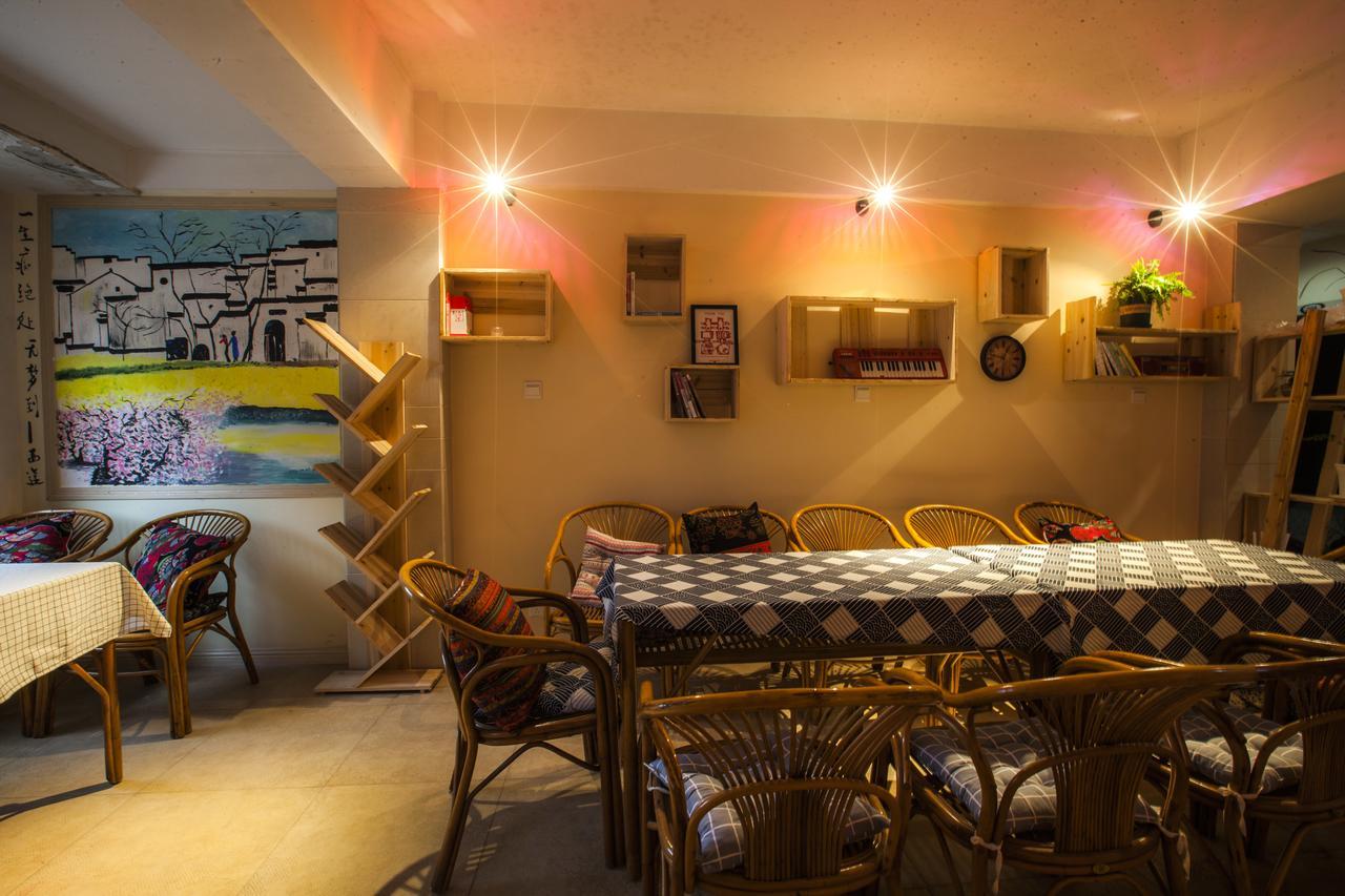 Kunlun International Youth Hostel Хуаншан Екстериор снимка
