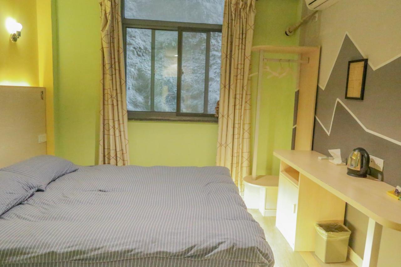 Kunlun International Youth Hostel Хуаншан Екстериор снимка