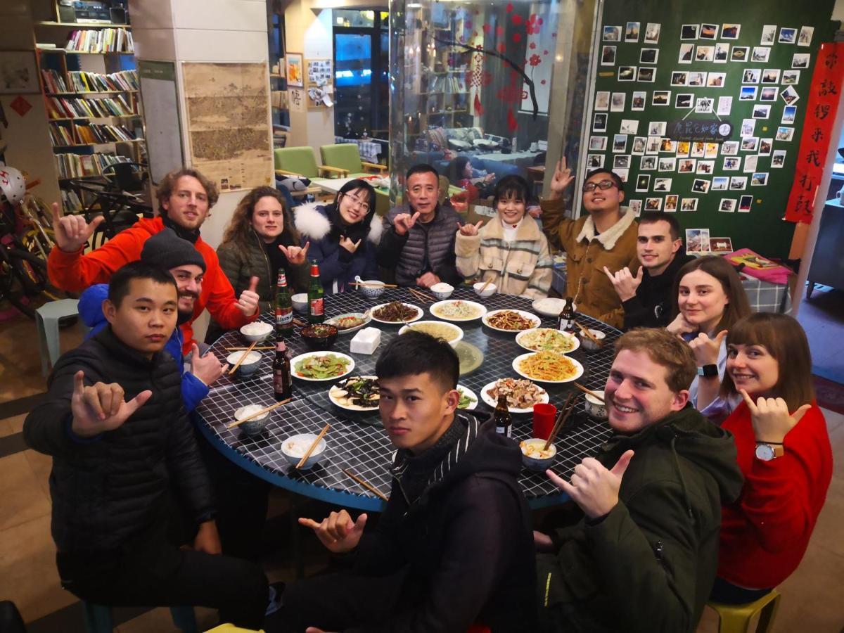 Kunlun International Youth Hostel Хуаншан Екстериор снимка